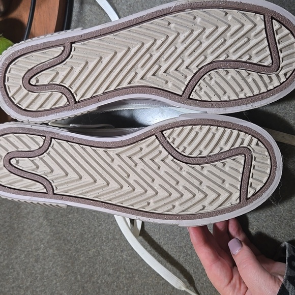 Nike White and Light Pink Casual Shoes - Picture 5 of 10